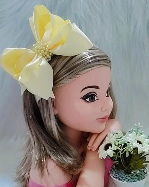 Tiara Belli Amarelo Claro Laço Miolo de Perolas